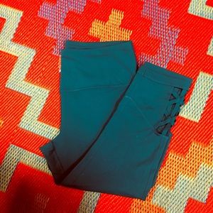 XL Yogalicious Teal Capri Yoga Pants